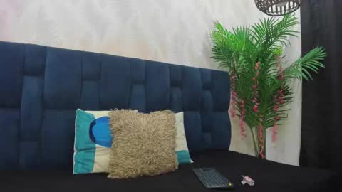 Snapshot of candise_oconnor chatting on December 2, 10:38 pm candise online show from December 2, 10:38 pm