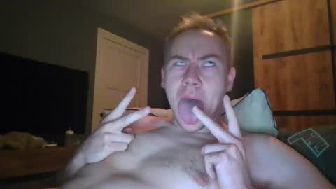 Snapshot of candy_boy_xoxo chatting on December 21, 9:38 am candy_boy_xoxo online show from December 21, 9:38 am