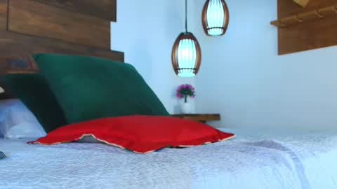 Jolie online show from February 17, 8:15 pm