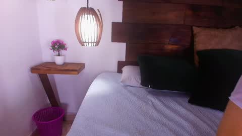 Jolie online show from April 17, 8:45 pm