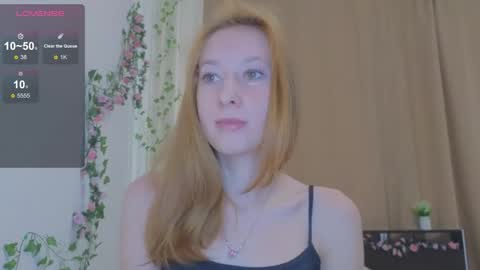 Snapshot of candy_flosse chatting on September 15, 7:52 am candy_flosse online show from September 15, 7:52 am