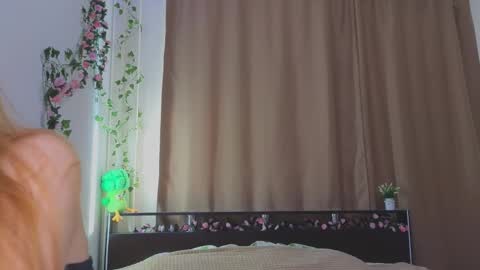 Snapshot of candy_flosse chatting on October 8, 8:12 am candy_flosse online show from October 8, 8:12 am