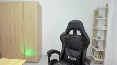 Nickol online show from December 20, 7:21 pm