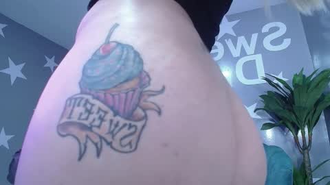 candy_kush_a online show from October 10, 11:04 pm