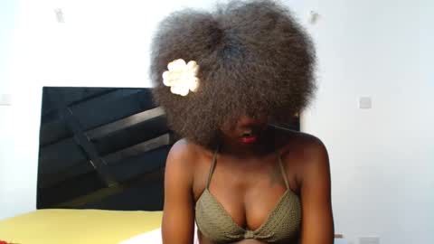 Snapshot of candy_seductive chatting on October 5, 4:05 pm Candy online show from October 5, 4:05 pm