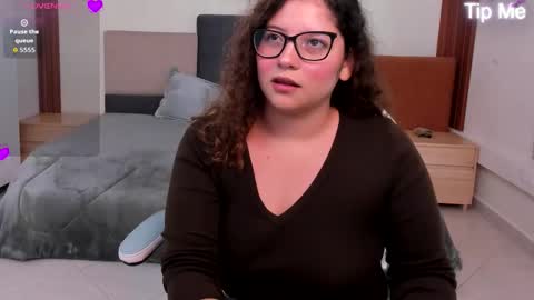 ceci online show from February 15, 7:51 am