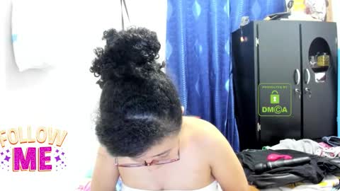 Snapshot of candy_val chatting on December 1, 6:40 am candy_val online show from December 1, 6:40 am