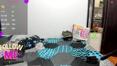 candy_val online show from April 8, 6:35 am