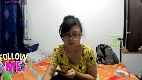 Snapshot of candy_val chatting on May 16, 6:32 am candy_val online show from May 16, 6:32 am