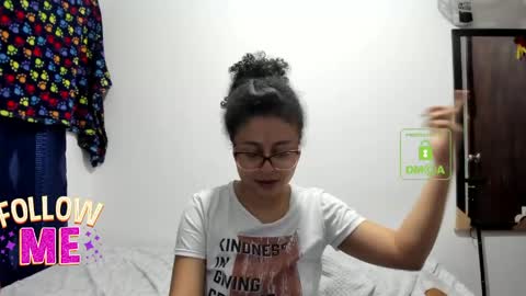 Snapshot of candy_val chatting on June 4, 6:08 am candy_val online show from June 4, 6:08 am