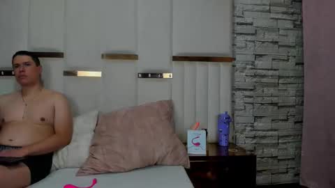 candyandsteven online show from December 15, 2:49 am