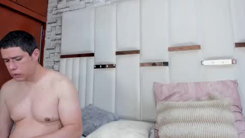 candyandsteven online show from March 6, 4:09 am