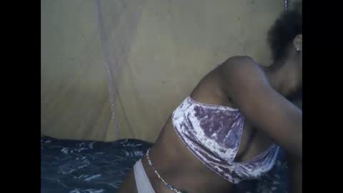 Snapshot of candybrown001 chatting on September 16, 9:43 am candybrown001 online show from September 16, 9:43 am