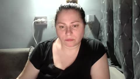 Laura online show from November 19, 6:30 pm