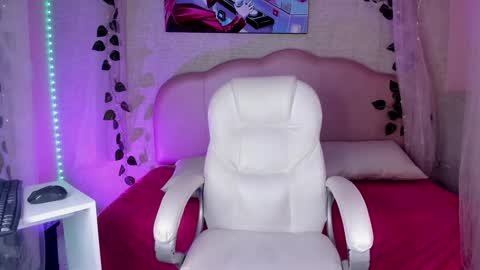 Candy online show from December 15, 8:19 am