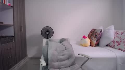 Candy Dowson online show from April 18, 3:49 pm