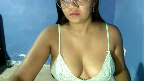 Snapshot of candyflowerlub chatting on January 3, 11:57 am candyflowerlub online show from January 3, 11:57 am