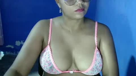 Snapshot of candyflowerlub chatting on January 15, 3:11 am candyflowerlub online show from January 15, 3:11 am