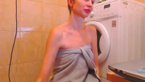 Snapshot of candyjesx chatting on December 23, 1:24 pm CANDYJESx online show from December 23, 1:24 pm