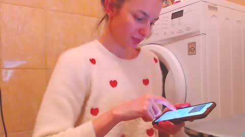 Snapshot of candyjesx chatting on February 2, 3:28 pm CANDYJESx online show from February 2, 3:28 pm