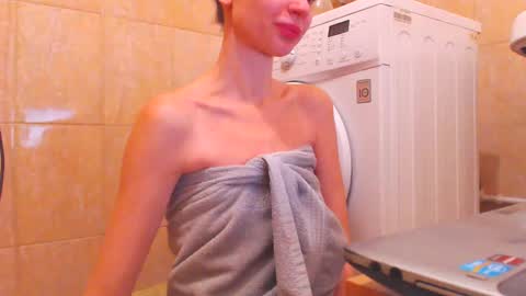 Snapshot of candyjesx chatting on February 13, 9:41 am CANDYJESx online show from February 13, 9:41 am