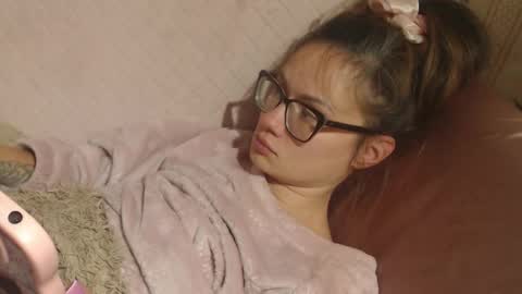 Snapshot of candylady136 chatting on October 27, 6:12 pm say meow and send tip online show from October 27, 6:12 pm