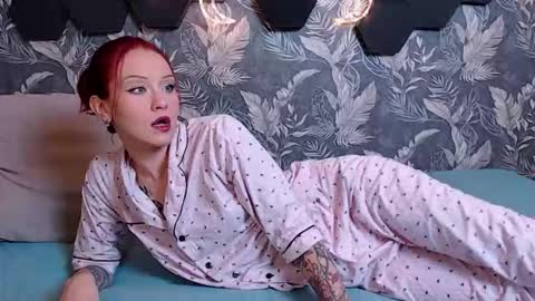 Mia online show from October 7, 3:58 am