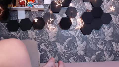 Mia online show from October 13, 3:50 am