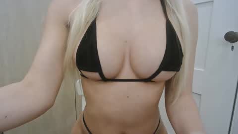 your queen online show from November 4, 4:50 pm