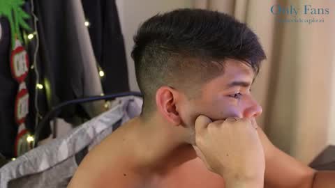 Snapshot of capizzi_ chatting on December 10, 4:27 pm David Capizzi online show from December 10, 4:27 pm