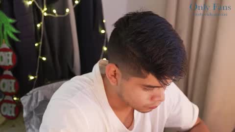 Snapshot of capizzi_ chatting on December 12, 7:15 pm David Capizzi online show from December 12, 7:15 pm