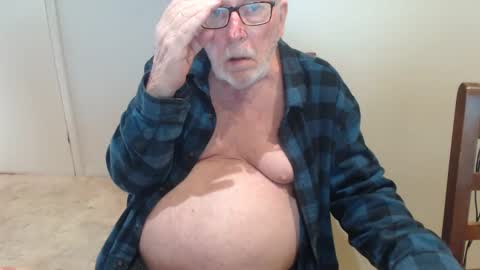 Snapshot of capt5105 chatting on February 16, 11:59 pm capt5105 online show from February 16, 11:59 pm