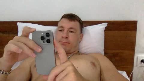 Snapshot of capt_oliver chatting on September 19, 6:04 am follow my twitter  online show from September 19, 6:04 am