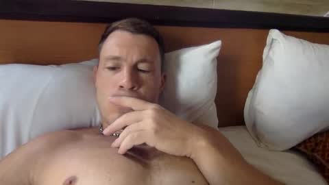 Snapshot of capt_oliver chatting on November 1, 4:25 am follow my twitter  online show from November 1, 4:25 am