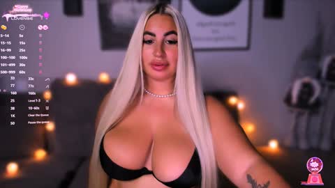 Snapshot of cara__harris chatting on December 18, 10:24 pm . . online show from December 18, 10:24 pm