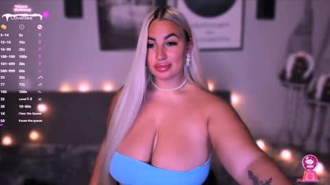 Snapshot of cara__harris chatting on December 23, 5:43 pm . . online show from December 23, 5:43 pm