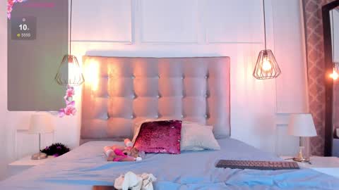 Snapshot of caraiosh_ chatting on December 15, 10:39 am Cara online show from December 15, 10:39 am