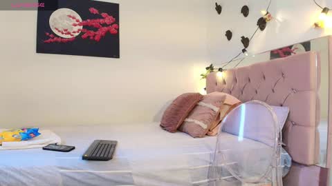 Snapshot of carameloo_06 chatting on February 8, 9:57 pm carolina online show from February 8, 9:57 pm