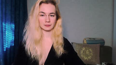 Snapshot of carinfox chatting on December 13, 9:35 am Carin online show from December 13, 9:35 am