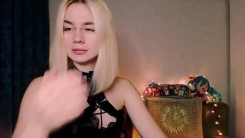 Snapshot of carinfox chatting on December 24, 5:16 am Carin online show from December 24, 5:16 am