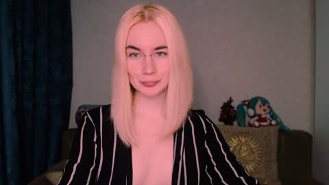 Snapshot of carinfox chatting on January 19, 5:05 am Carin online show from January 19, 5:05 am