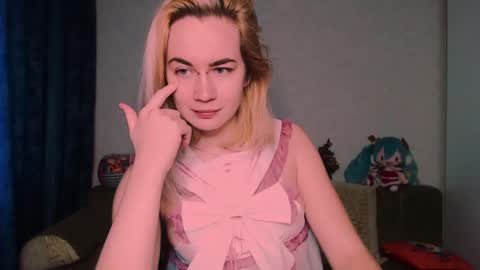 Snapshot of carinfox chatting on February 22, 5:23 am Carin online show from February 22, 5:23 am