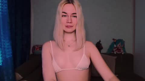 Snapshot of carinfox chatting on March 7, 6:24 am Carin online show from March 7, 6:24 am