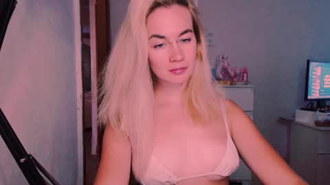 Snapshot of carinfox chatting on September 10, 5:07 am Carin online show from September 10, 5:07 am