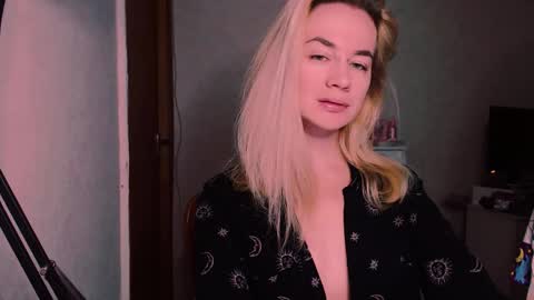 Snapshot of carinfox chatting on September 18, 3:41 am Carin online show from September 18, 3:41 am