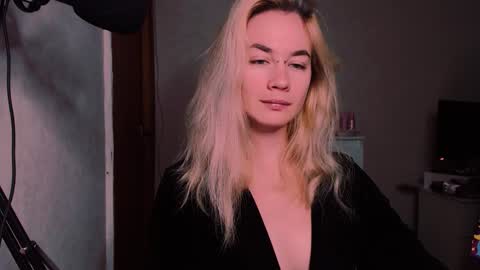 Snapshot of carinfox chatting on September 19, 4:03 am Carin online show from September 19, 4:03 am