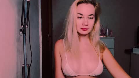 Snapshot of carinfox chatting on September 27, 5:12 am Carin online show from September 27, 5:12 am