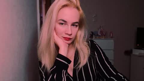 Snapshot of carinfox chatting on October 10, 10:31 pm Carin online show from October 10, 10:31 pm