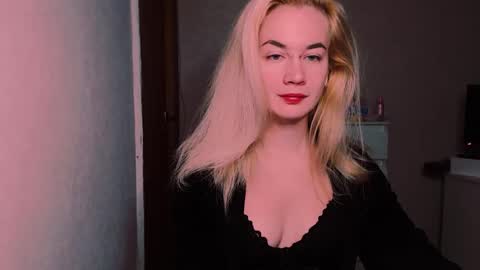 Snapshot of carinfox chatting on October 16, 5:19 am Carin online show from October 16, 5:19 am