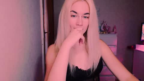 Snapshot of carinfox chatting on October 21, 7:25 pm Carin online show from October 21, 7:25 pm